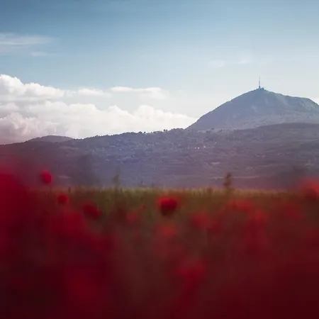 Proche De Clermont-ferrand Châteaugay